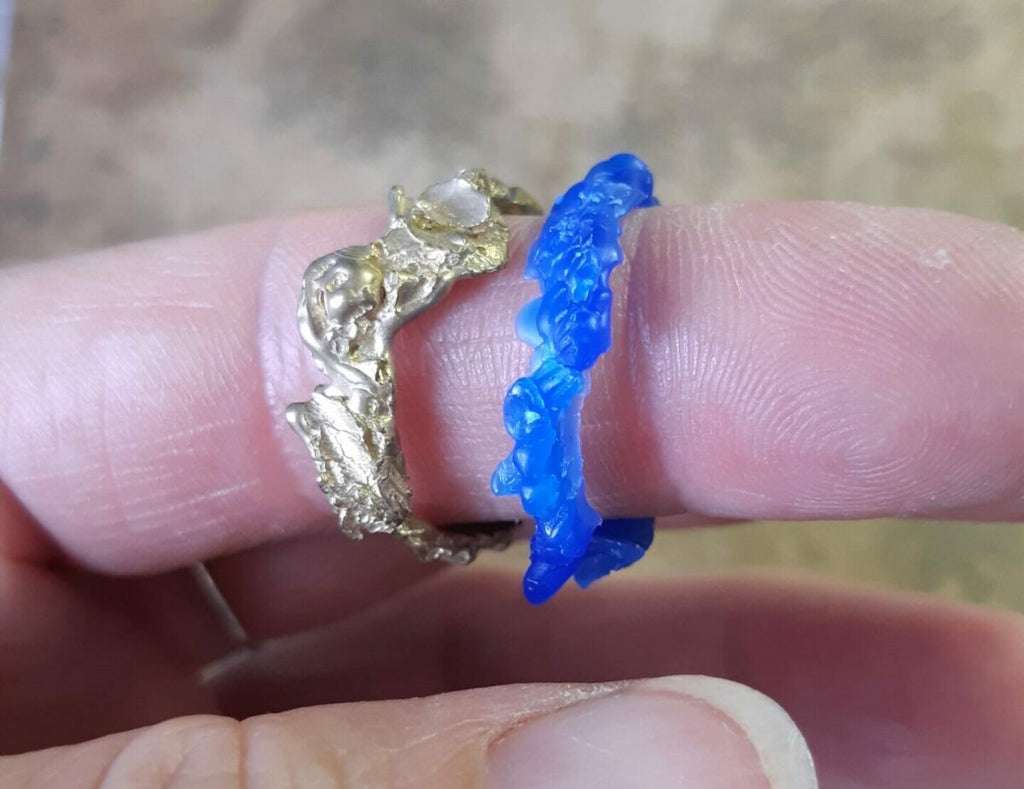 17/06 Bague en fil de cire