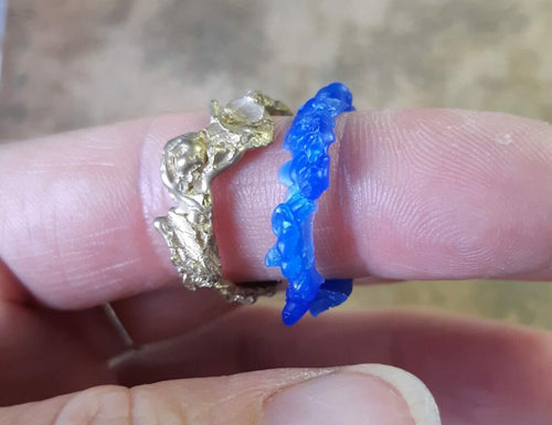 17/06 Bague en fil de cire