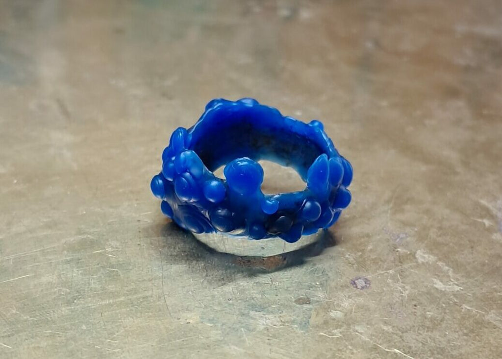 01/08 Bague en cire texturée