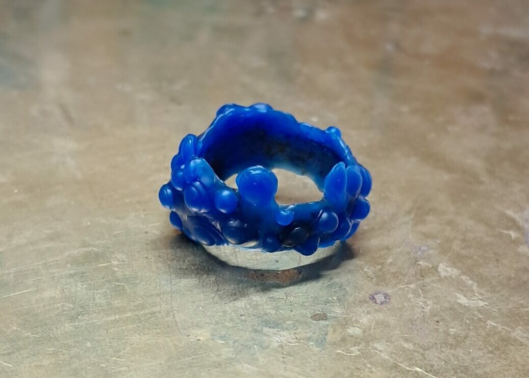 01/08 Bague en cire texturée