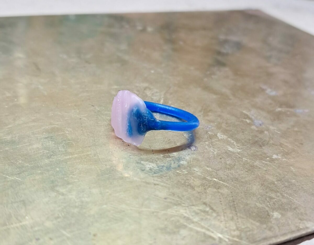 01/08 Bague en cire texturée