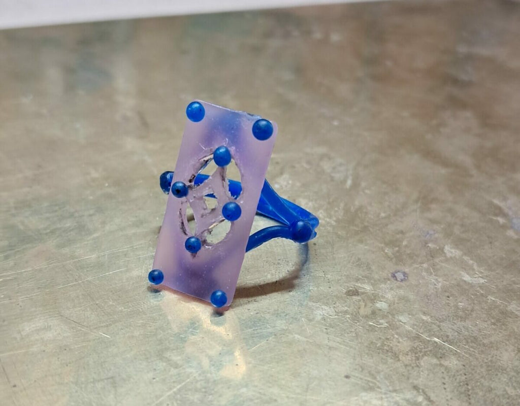 01/08 Bague en cire texturée