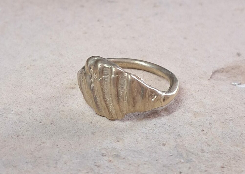 01/08 Bague en cire texturée
