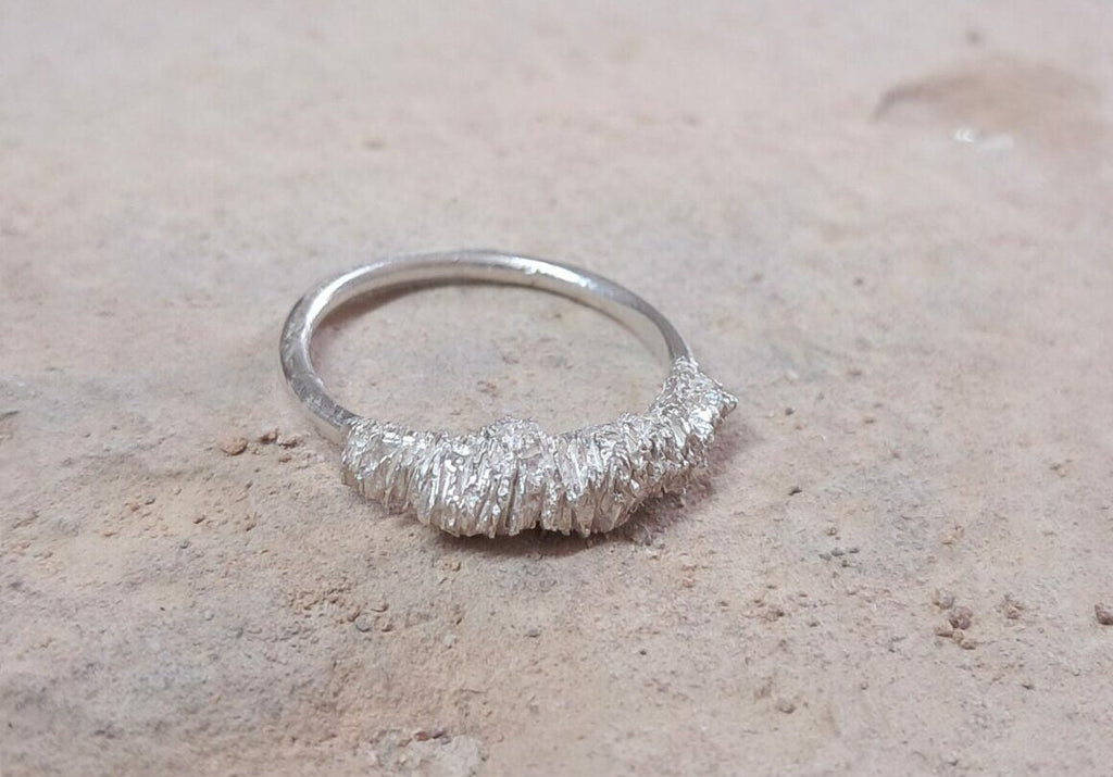 17/06 Bague en fil de cire