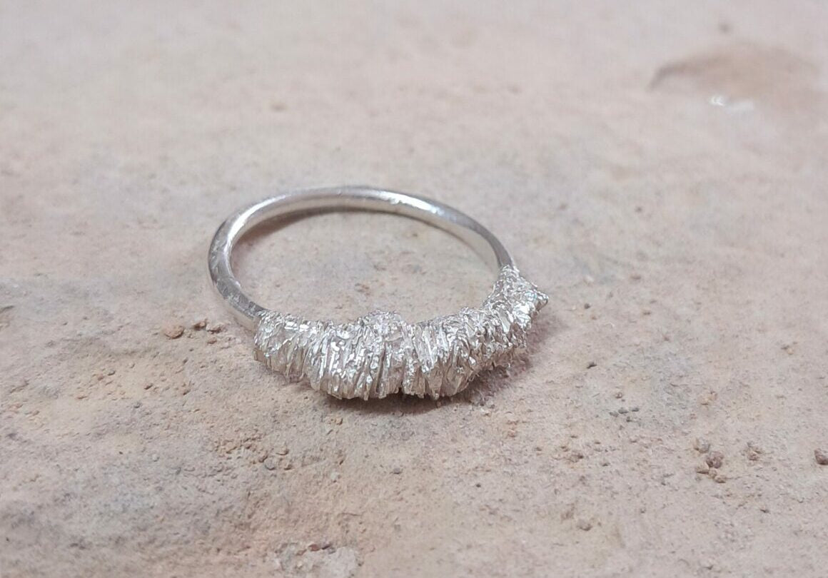 17/06 Bague en fil de cire