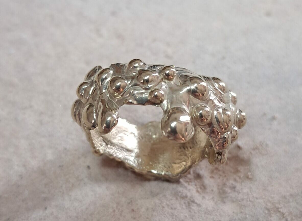 01/08 Bague en cire texturée