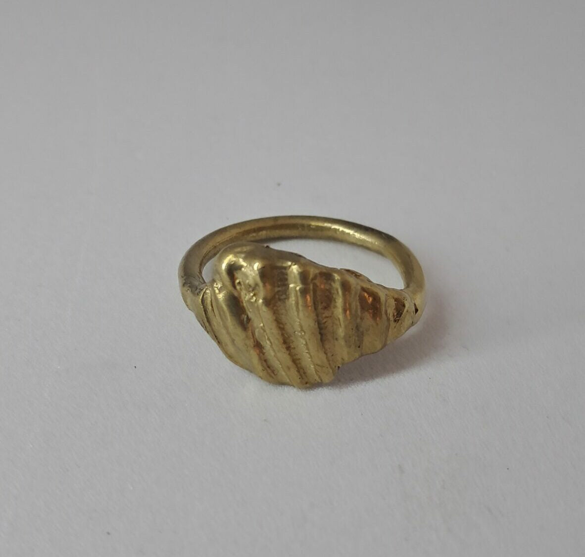 01/08 Bague en cire texturée