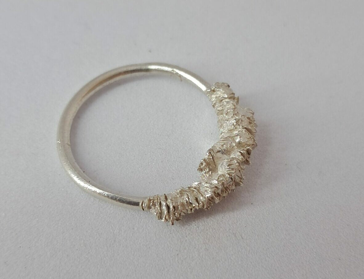 17/06 Bague en fil de cire