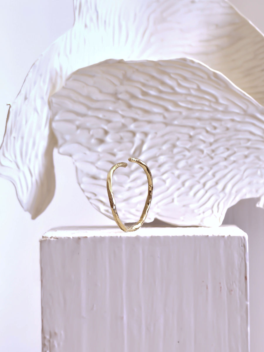 Bague fine martelée Mamar