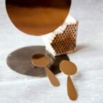 boucles d'oreille goutte dorée graphique